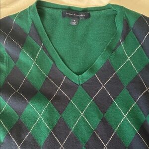 Tommy Hilfiger Men's V-Neck Sweater in Green and Navy Argyle